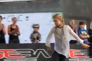 Girl performing Nice skating skills 
