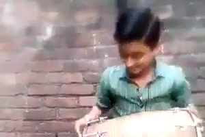 Omg kya dholak bajai hai ladke ne
