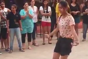 कैसा लगा इन लडकियो का डान्स  - वीडियो