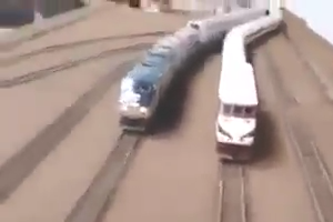 बहुत ही सुन्दर और सजीव मॉडल है ट्रेन का - वीडियो
